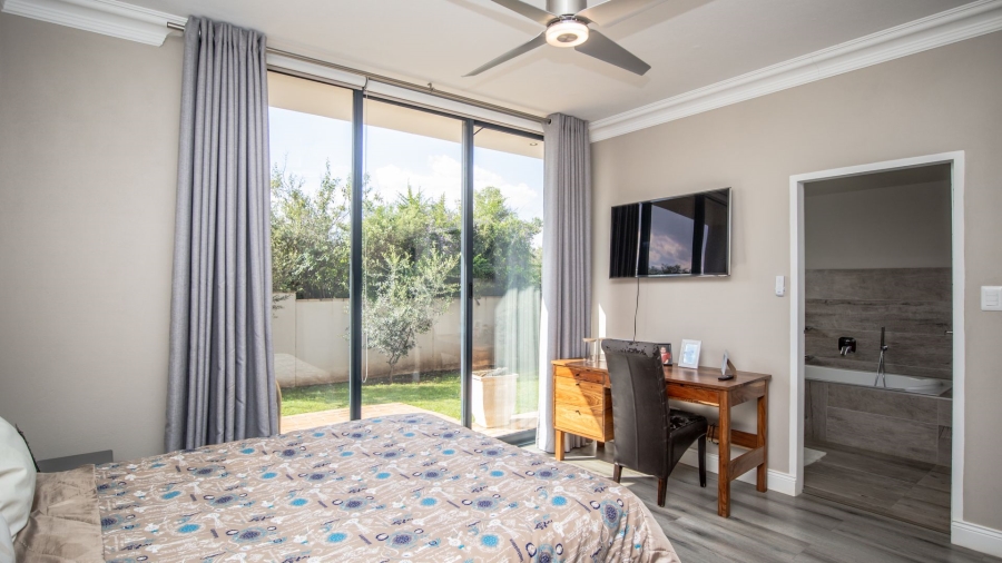 5 Bedroom Property for Sale in The Coves North West
